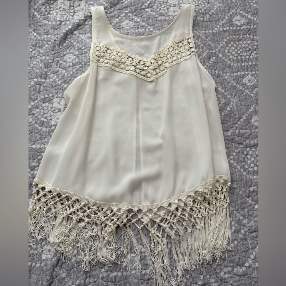🪼 5/$10 Monteau Cream Lace Fringe Blouse